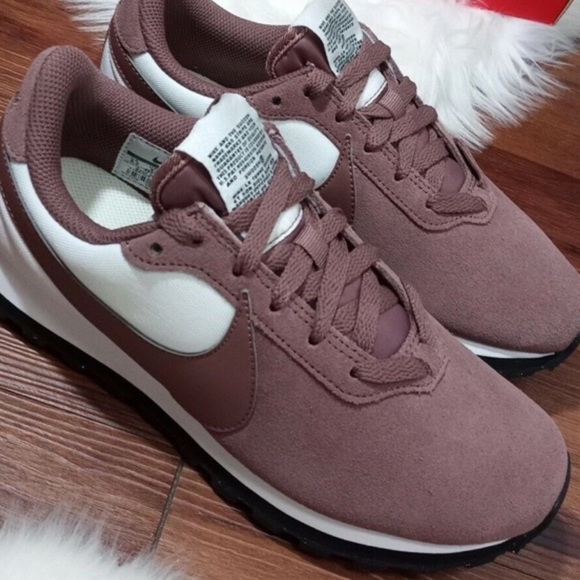 Nike women’s shoes new - Picture 2 of 6